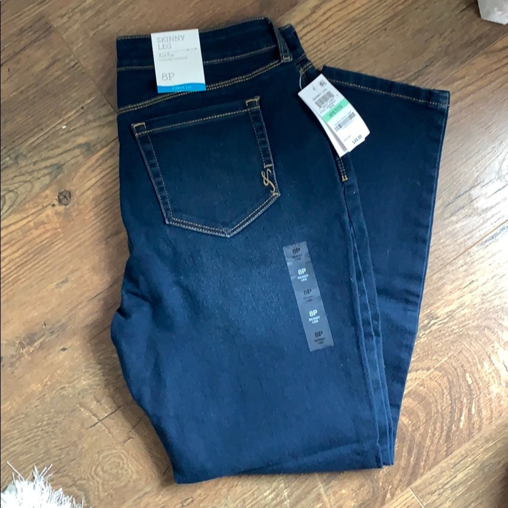 Skinny leg mid rise jeans